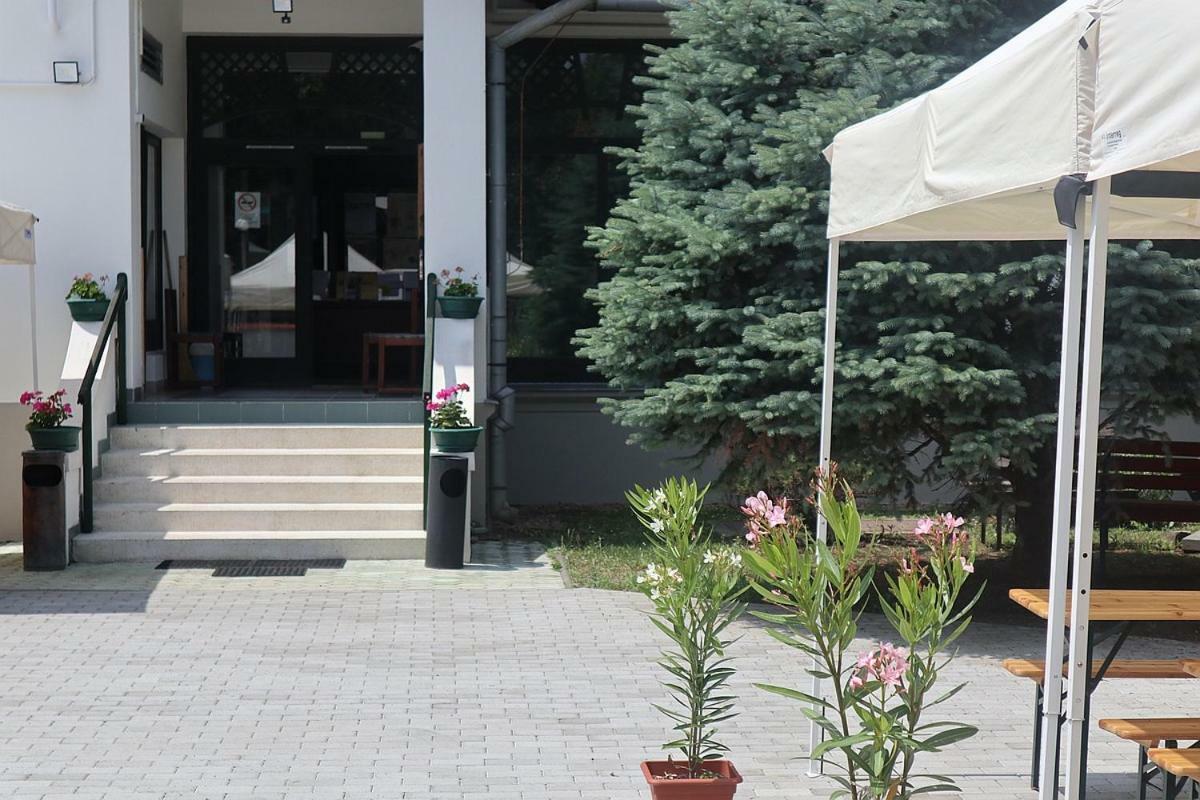 Szlovak Panzio Hotel Bekescsaba Exterior photo