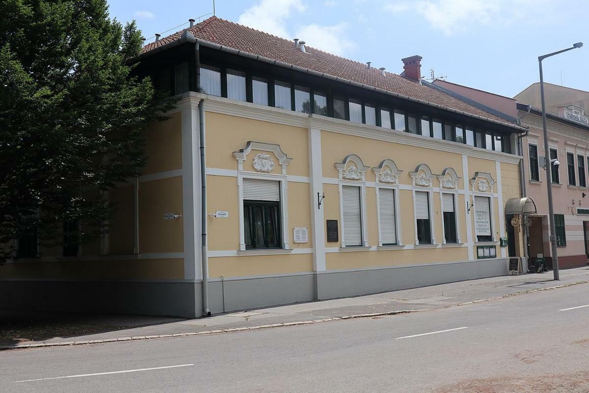 Szlovak Panzio Hotel Bekescsaba Exterior photo